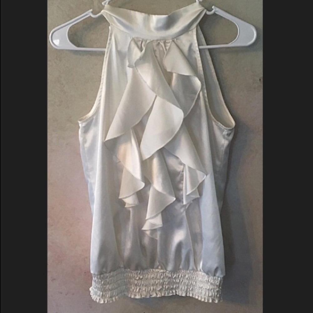 🎀NWOT Cream Silky Ruffle Blouse🎀